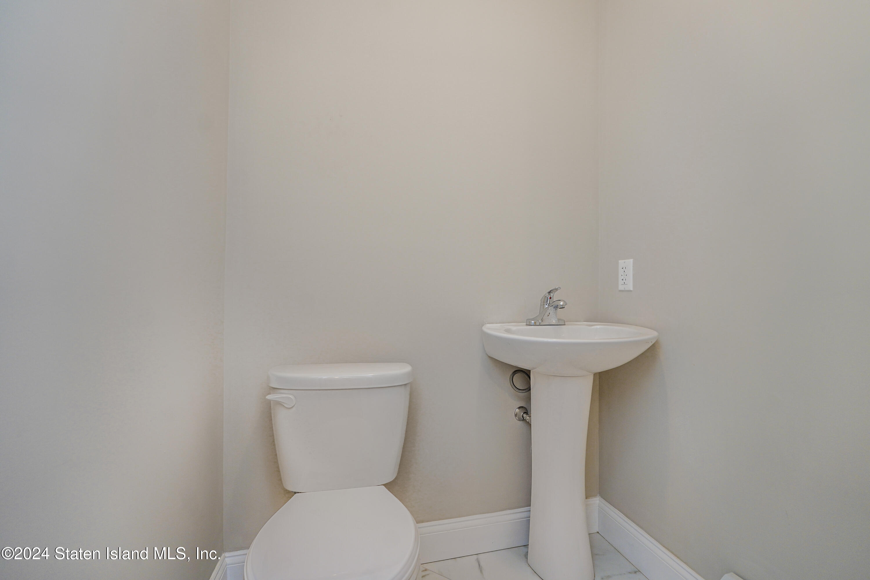 101 Bedell Avenue Staten Island, NY 10307 - Photo 17 of 40 Photo Nov 02 2024, 10 19 32 PM