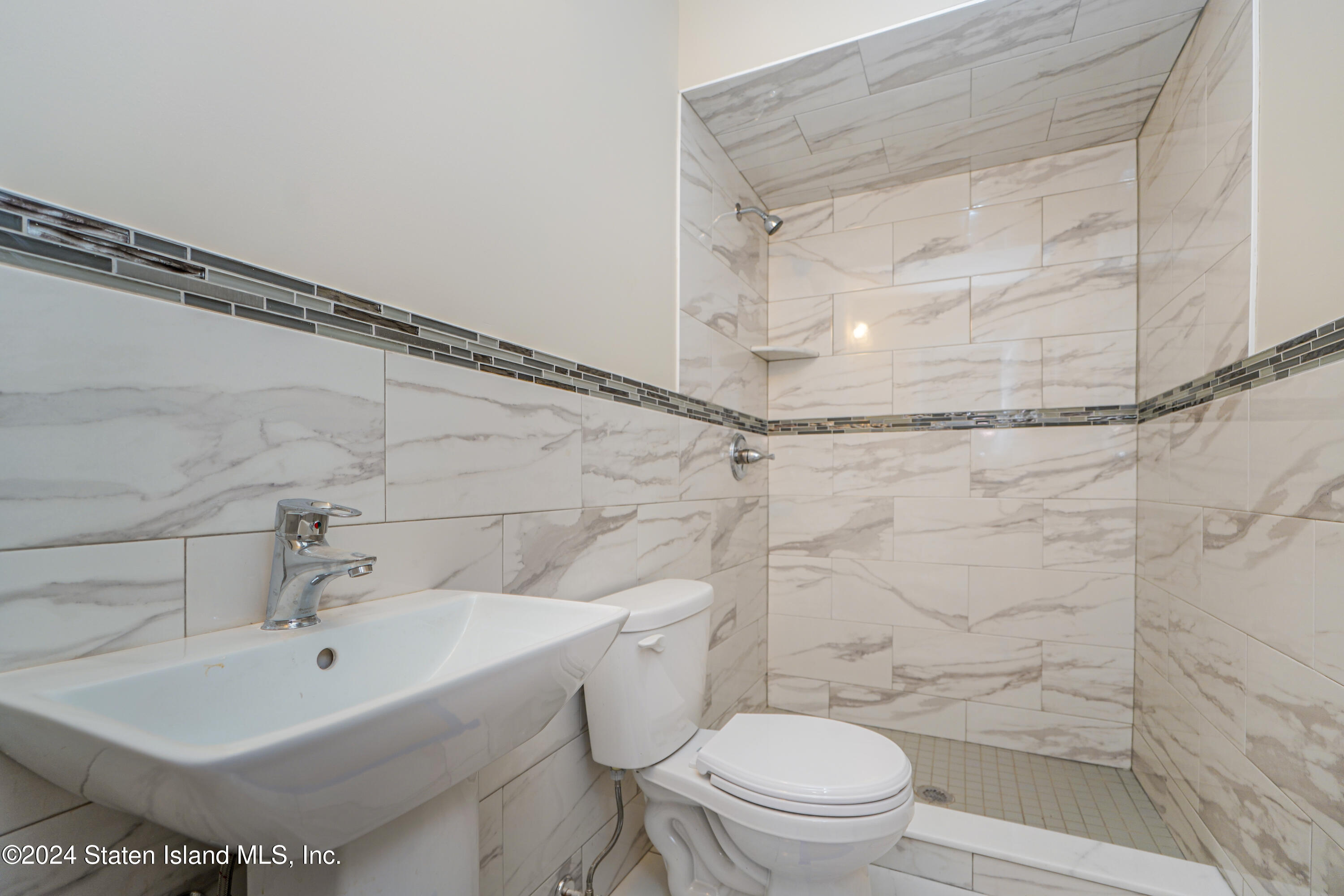 101 Bedell Avenue Staten Island, NY 10307 - Photo 21 of 40 Photo Nov 02 2024, 10 10 18 PM