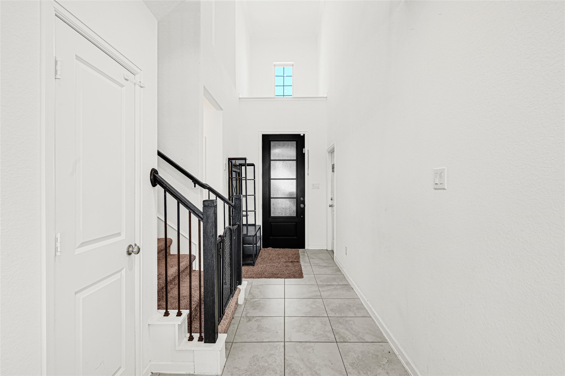 4307 Annandale Lane Rosharon, TX 77583 - Photo 13 of 31 a view of a hallway with entryway