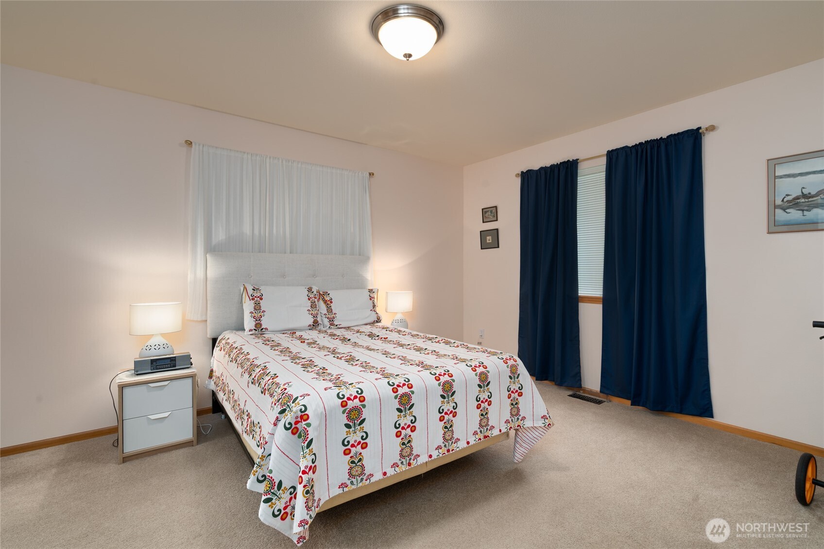 1202 Decatur Circle, Unit 20B Burlington, WA 98233 - Photo 15 of 31 a bedroom with a bed and a window