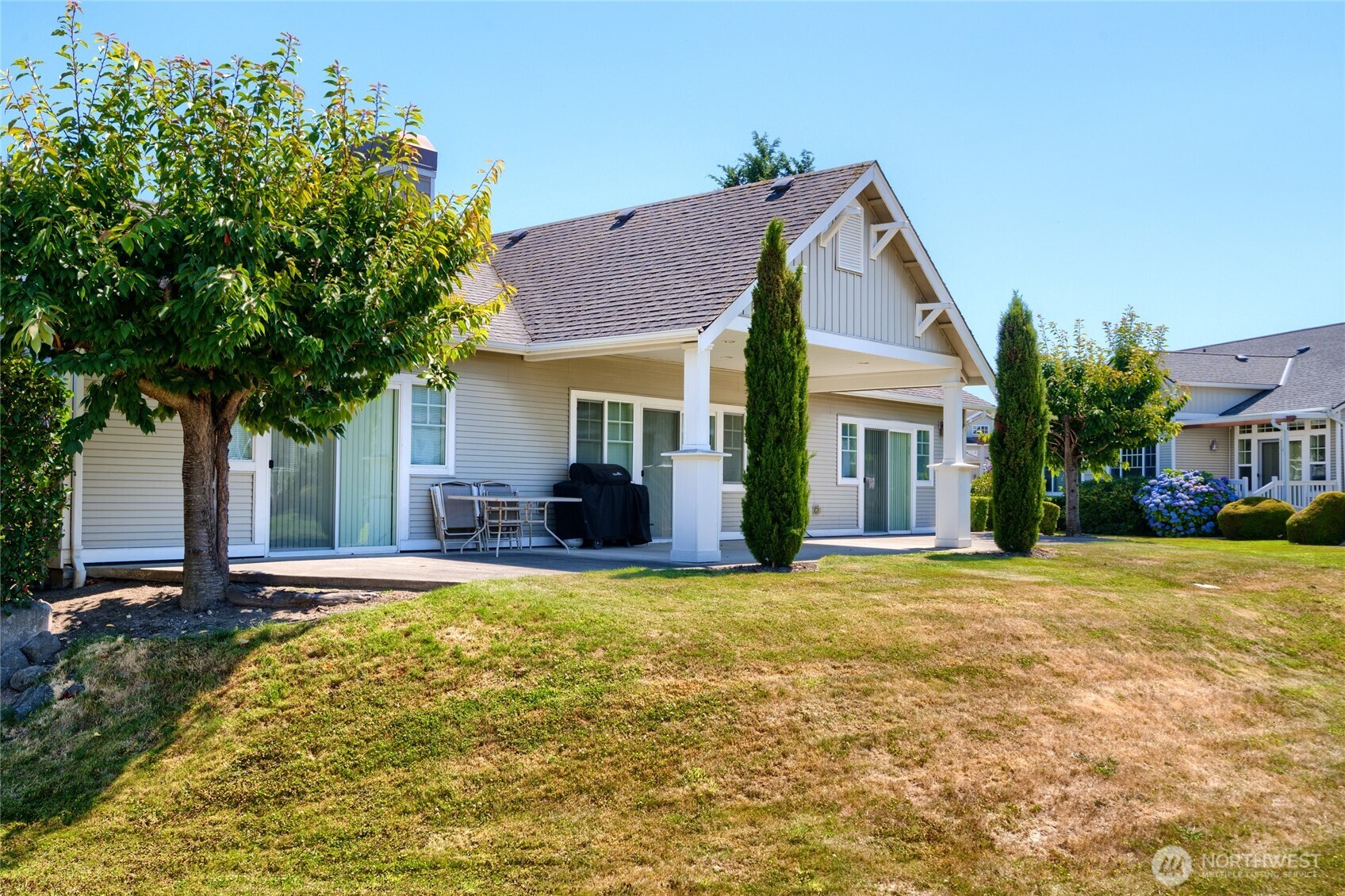 1202 Decatur Circle, Unit 20B Burlington, WA 98233 - Photo 37 of 38 a front view of a house with a yard and garage