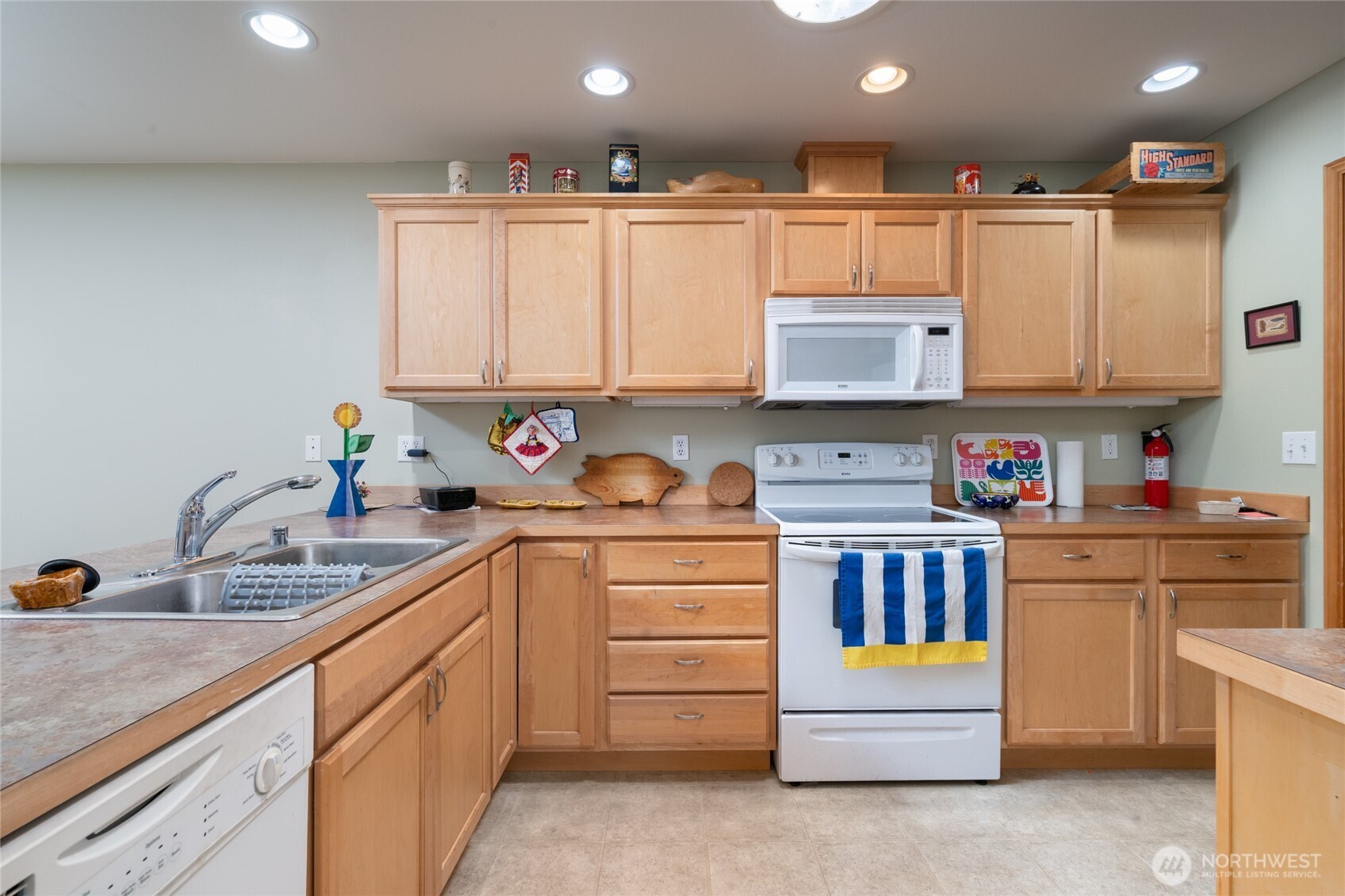 1202 Decatur Circle, Unit 20B Burlington, WA 98233 - Photo 6 of 31 a kitchen with granite countertop a sink and cabinets