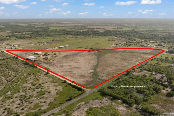 a view of an outdoor space