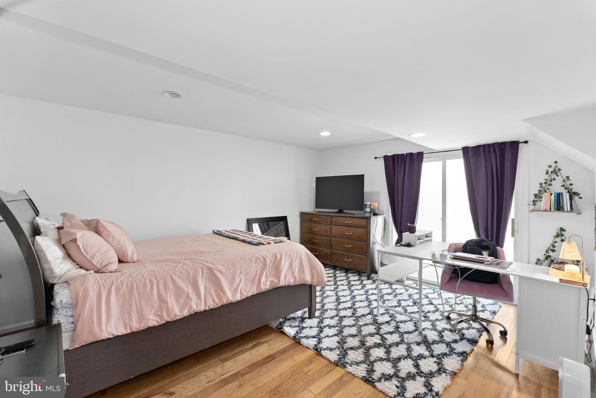 4119 27th Road North Arlington, VA 22207 - Photo 33 of 53 a bedroom with bed and a tv