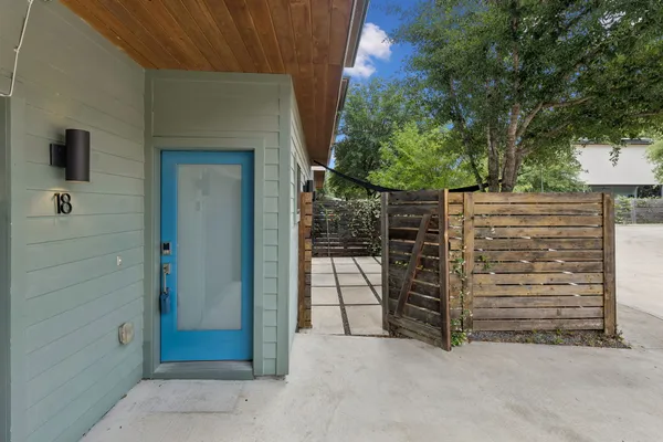 $2,550 | 2101 Montopolis Drive, Unit 18, Austin, TX 78741