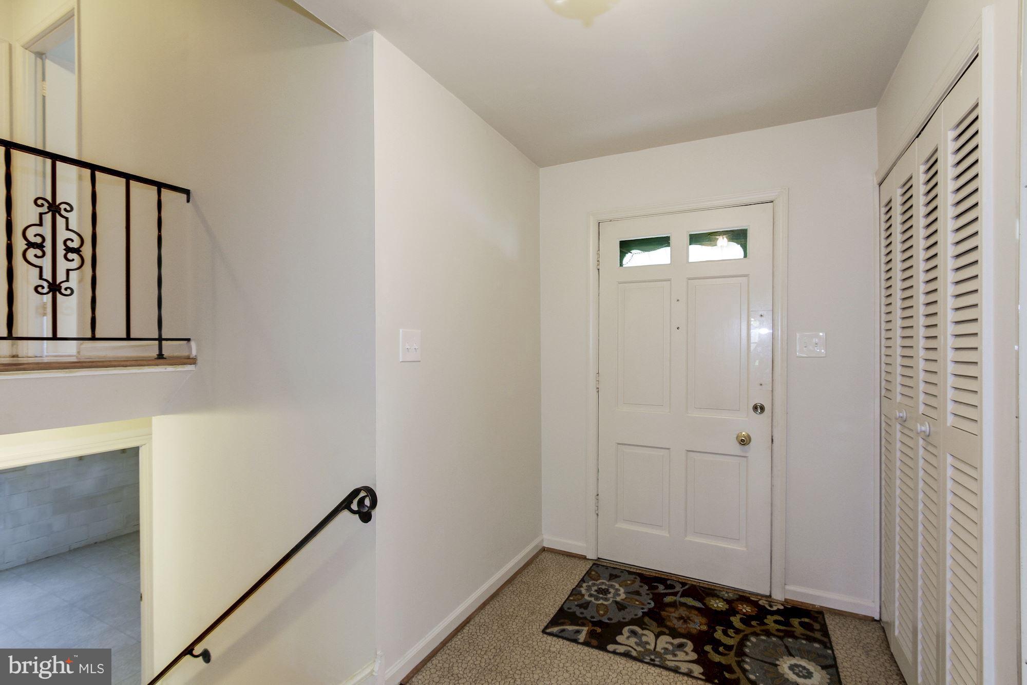 11320 Gainsborough Road Potomac, MD 20854 - Photo 3 of 23 Entry foyer