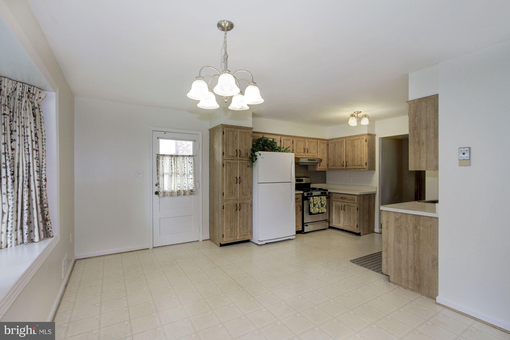 11320 Gainsborough Road Potomac, MD 20854 - Photo 9 of 23 Kitchen