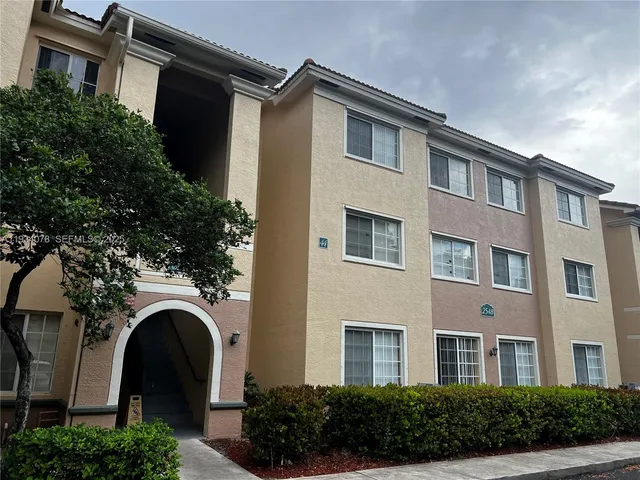 $2,200 | 2548 Centergate Drive, Unit 301, Miramar, FL 33025