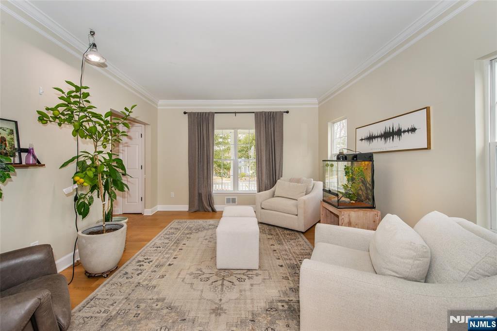 301 Cokesbury High Bridge Road Lebanon, NJ 08833 - Photo 6 of 31 a living room with furniture and a potted plant