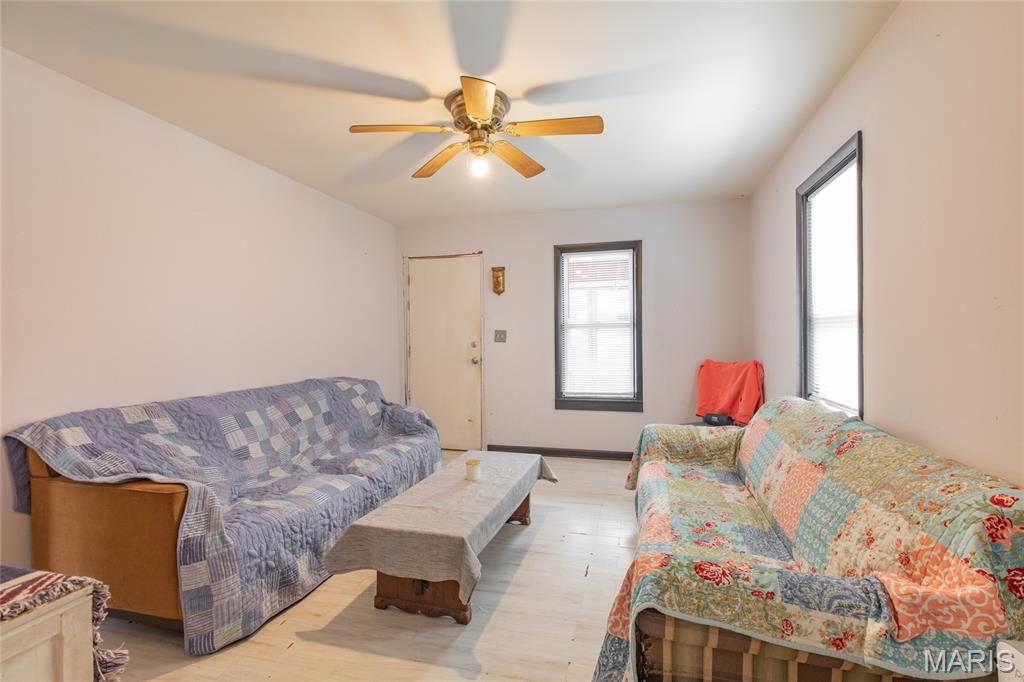 2300 Agnes Street Alton, IL 62002 - Photo 5 of 28