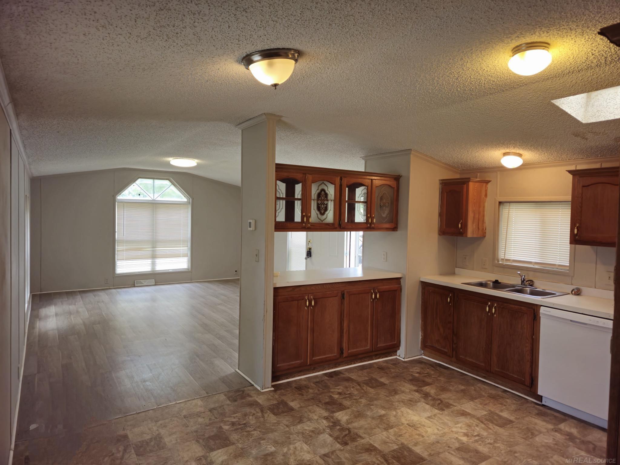 121 South Erie Street Three Rivers, MI 49093 - Photo 6 of 13 50146288-764d54a1-8281-4094-93e0-44cee5879a4c.JPG
