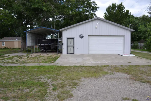 $110,000 | 403 Lakin Street, Osage City, KS 66523