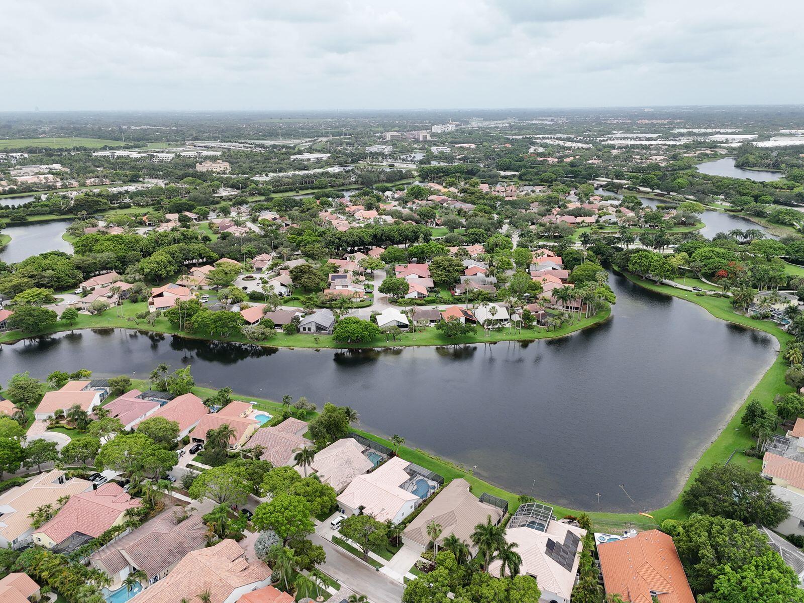1968 Water Ridge Drive Weston, FL 33326 - Photo 5 of 38 JH9ot7PA