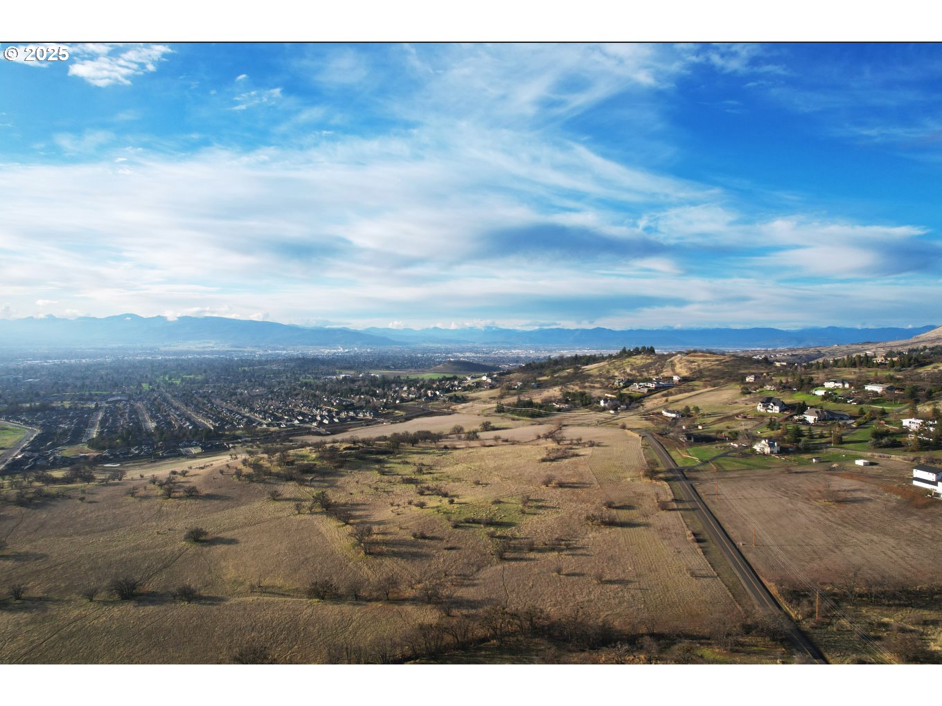 4900 Cherry Lane Medford, OR 97504 - Photo 2 of 4 a view of city and mountain