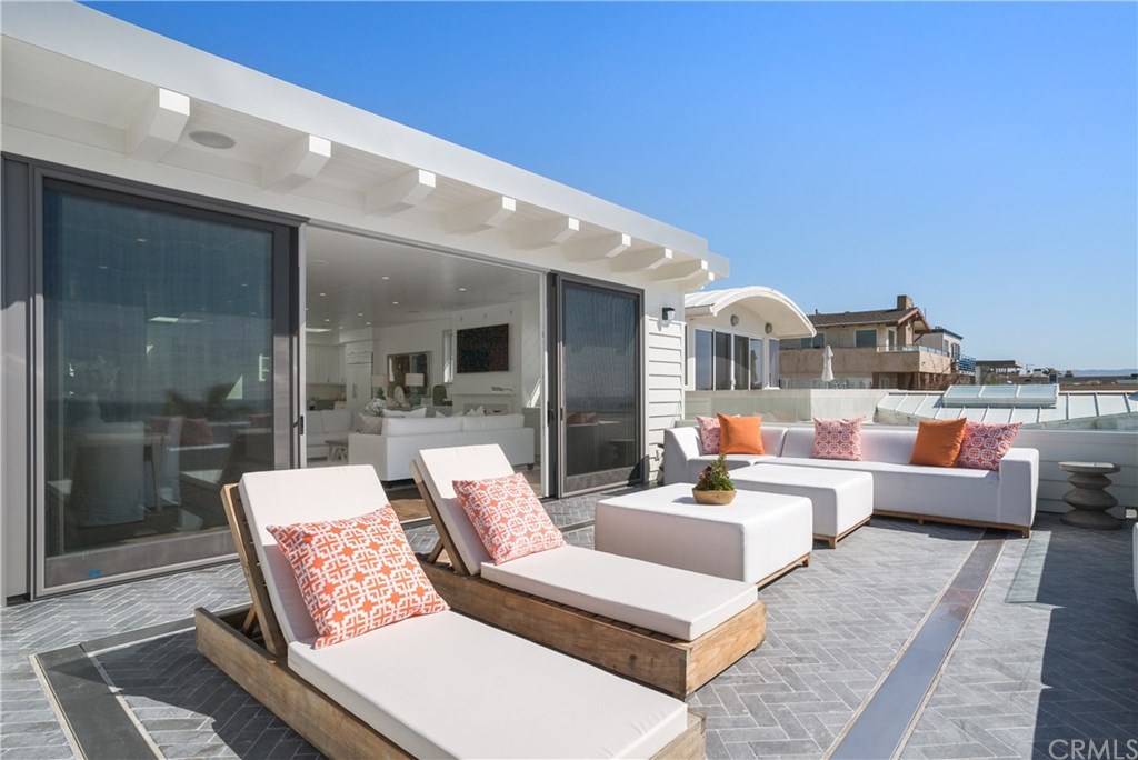 703 Bayview Drive Manhattan Beach, CA 90266 - Photo 2 of 31