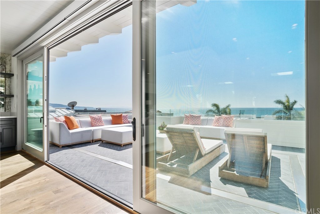 703 Bayview Drive Manhattan Beach, CA 90266 - Photo 3 of 31