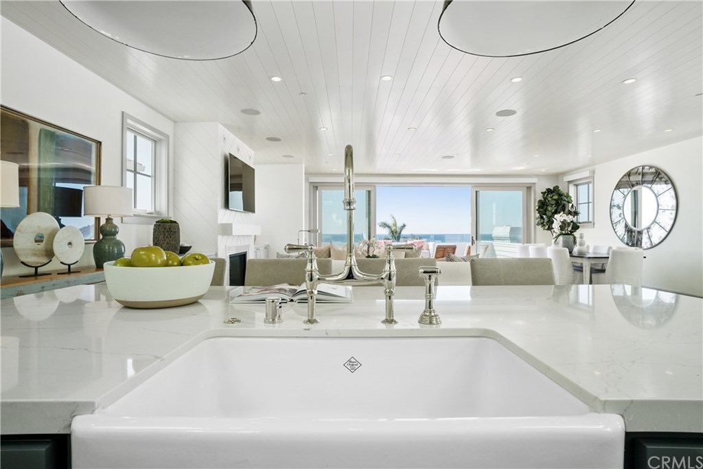 703 Bayview Drive Manhattan Beach, CA 90266 - Photo 7 of 31