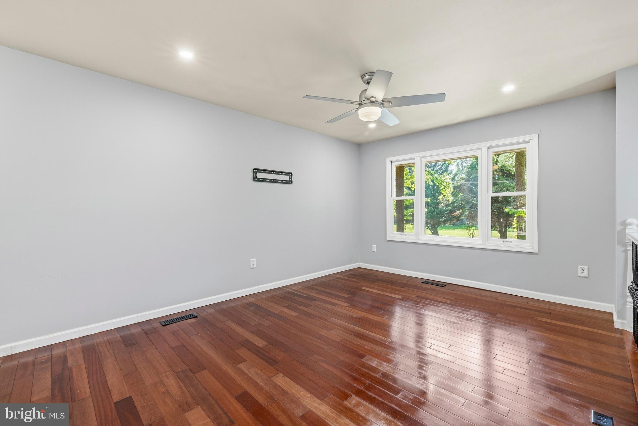 301 Wicomico Road Stevensville, MD 21666 - Photo 10 of 38 Living room