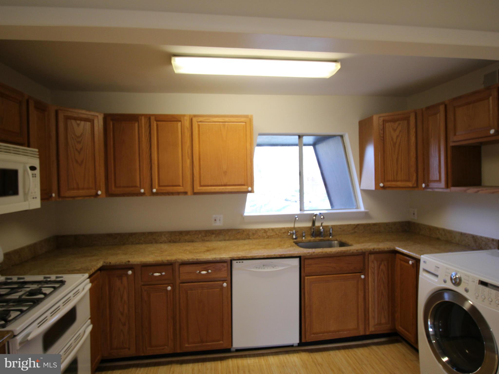 11627 Vantage Hill Road, Unit 21B Reston, VA 20190 - Photo 2 of 10 Kitchen