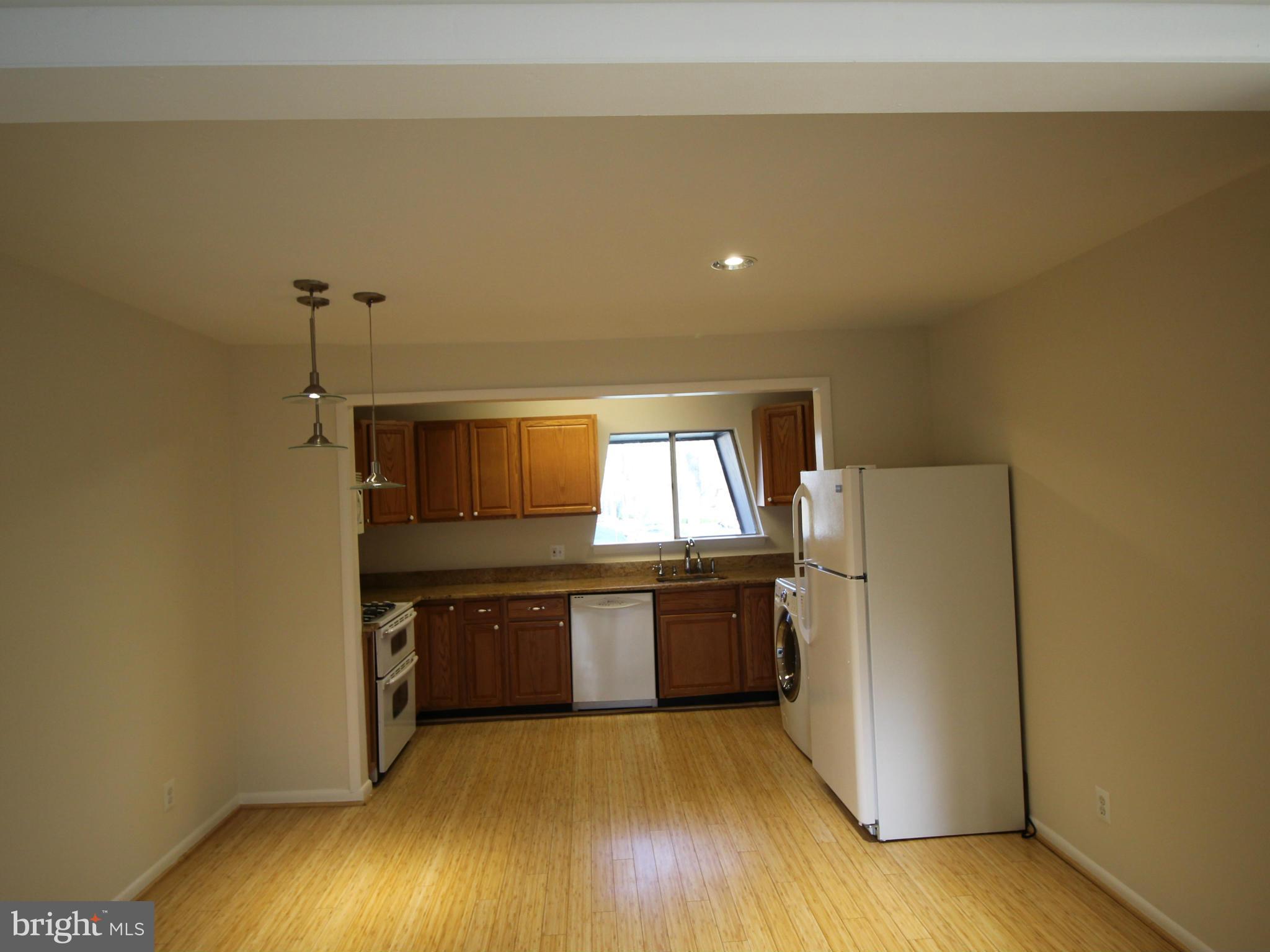 11627 Vantage Hill Road, Unit 21B Reston, VA 20190 - Photo 4 of 10 Dining Room