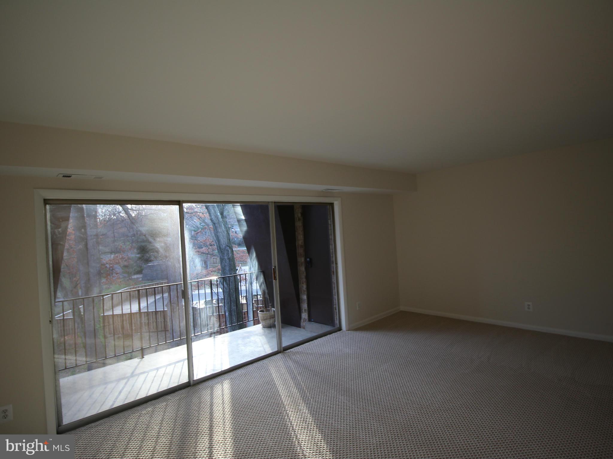 11627 Vantage Hill Road, Unit 21B Reston, VA 20190 - Photo 5 of 10 Family Room