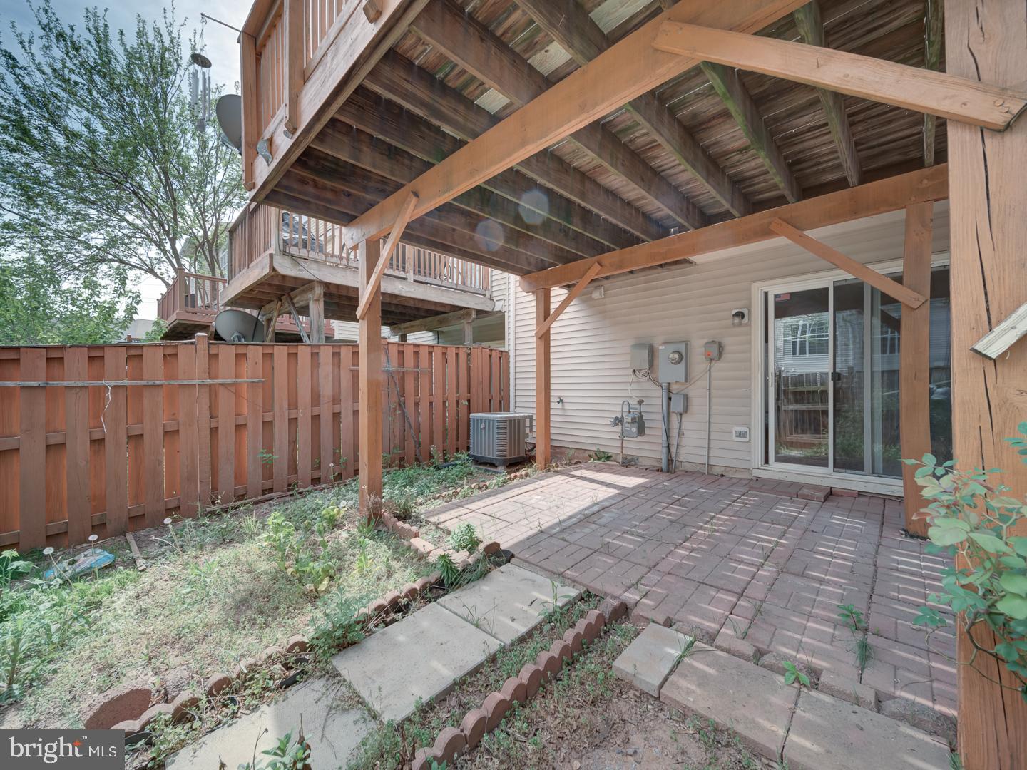 8241 Humphrey Lane Manassas, VA 20109 - Photo 33 of 55 a porch with seating space