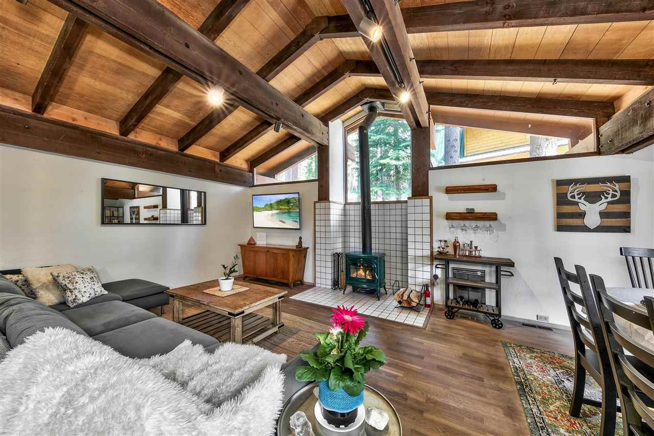 11576 Chamonix Road Truckee, CA 96161 - Photo 8 of 21 a living room with furniture