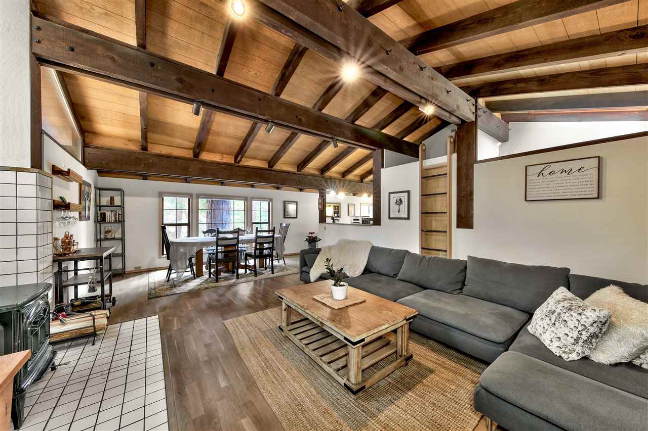 11576 Chamonix Road Truckee, CA 96161 - Photo 9 of 21 a living room with furniture