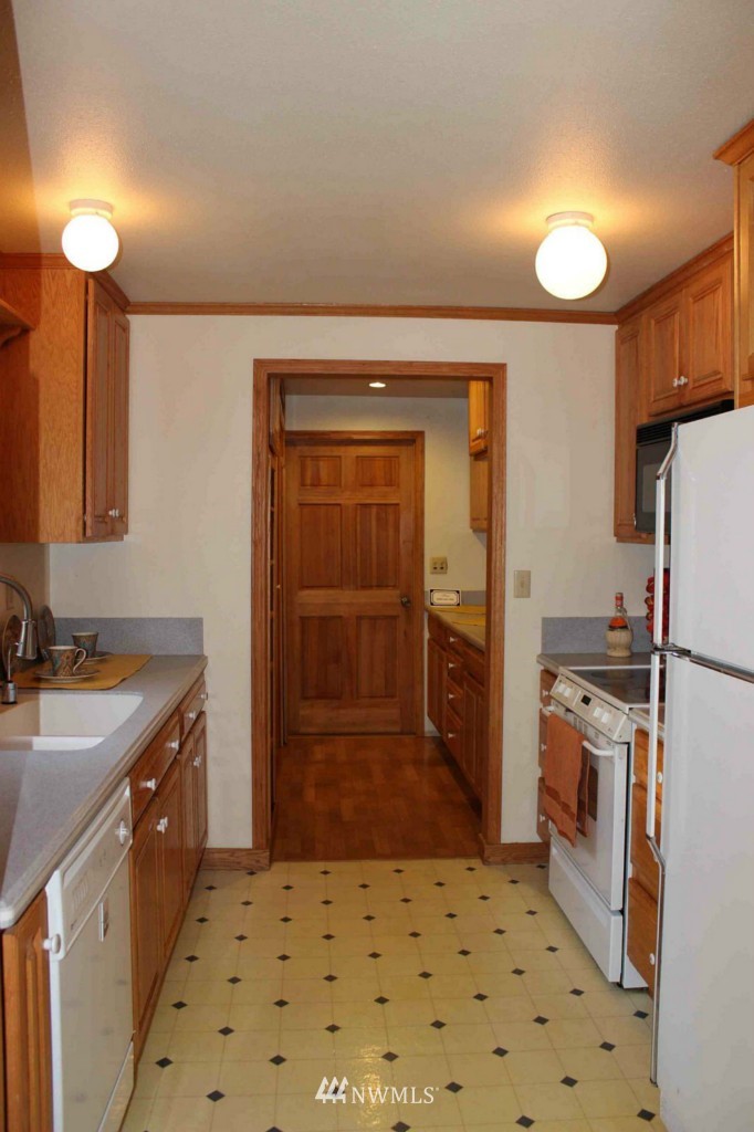 13112 Southeast 150th Street Renton, WA 98058 - Photo 4 of 15 Gallery Image 4