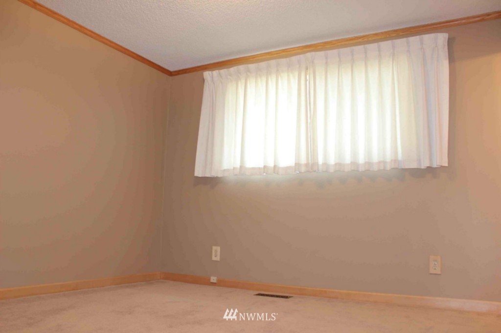 13112 Southeast 150th Street Renton, WA 98058 - Photo 8 of 15 Gallery Image 8