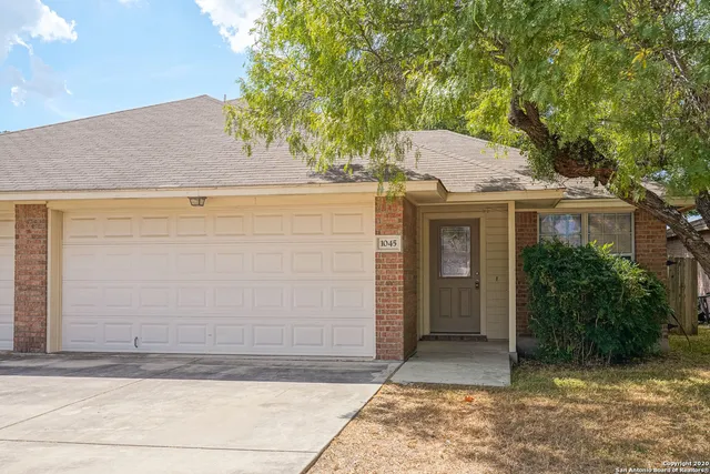 $1,400 | 1045 Misty Acres Drive, New Braunfels, TX 78130