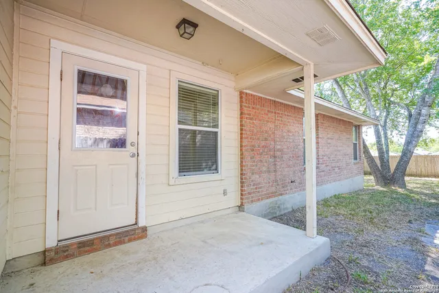 $1,400 | 1045 Misty Acres Drive, New Braunfels, TX 78130