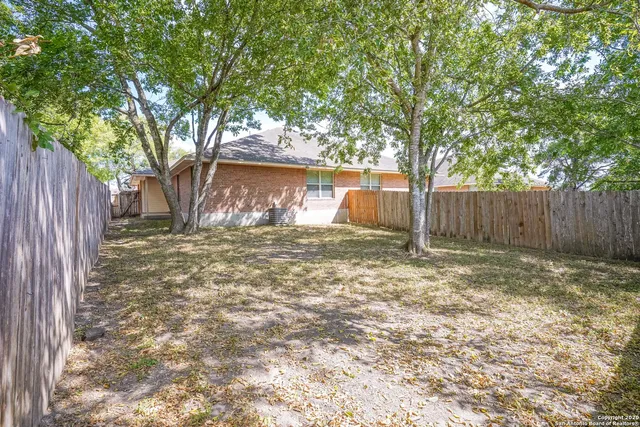 $1,400 | 1045 Misty Acres Drive, New Braunfels, TX 78130