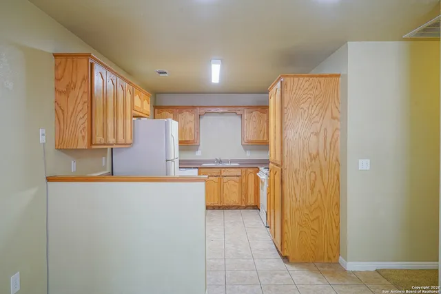 $1,400 | 1045 Misty Acres Drive, New Braunfels, TX 78130