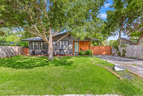 $400,000 | 1520 West Bridge Street, New Braunfels, TX 78130