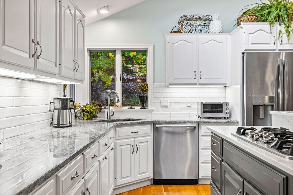 4 Autumn Circle Hingham, MA 02043 - Photo 16 of 38