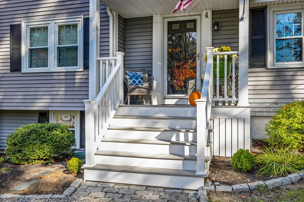 4 Autumn Circle Hingham, MA 02043 - Photo 2 of 38