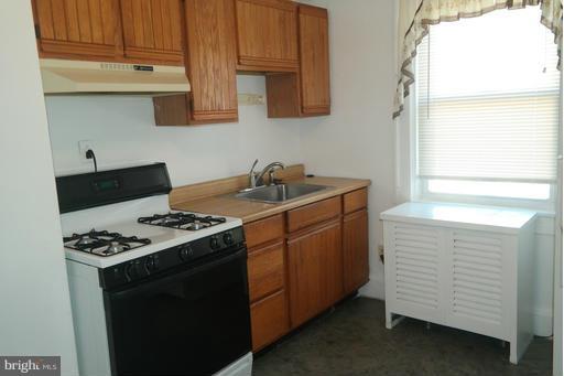 5848 Belair Road Baltimore, MD 21206 - Photo 4 of 11 Kitchen