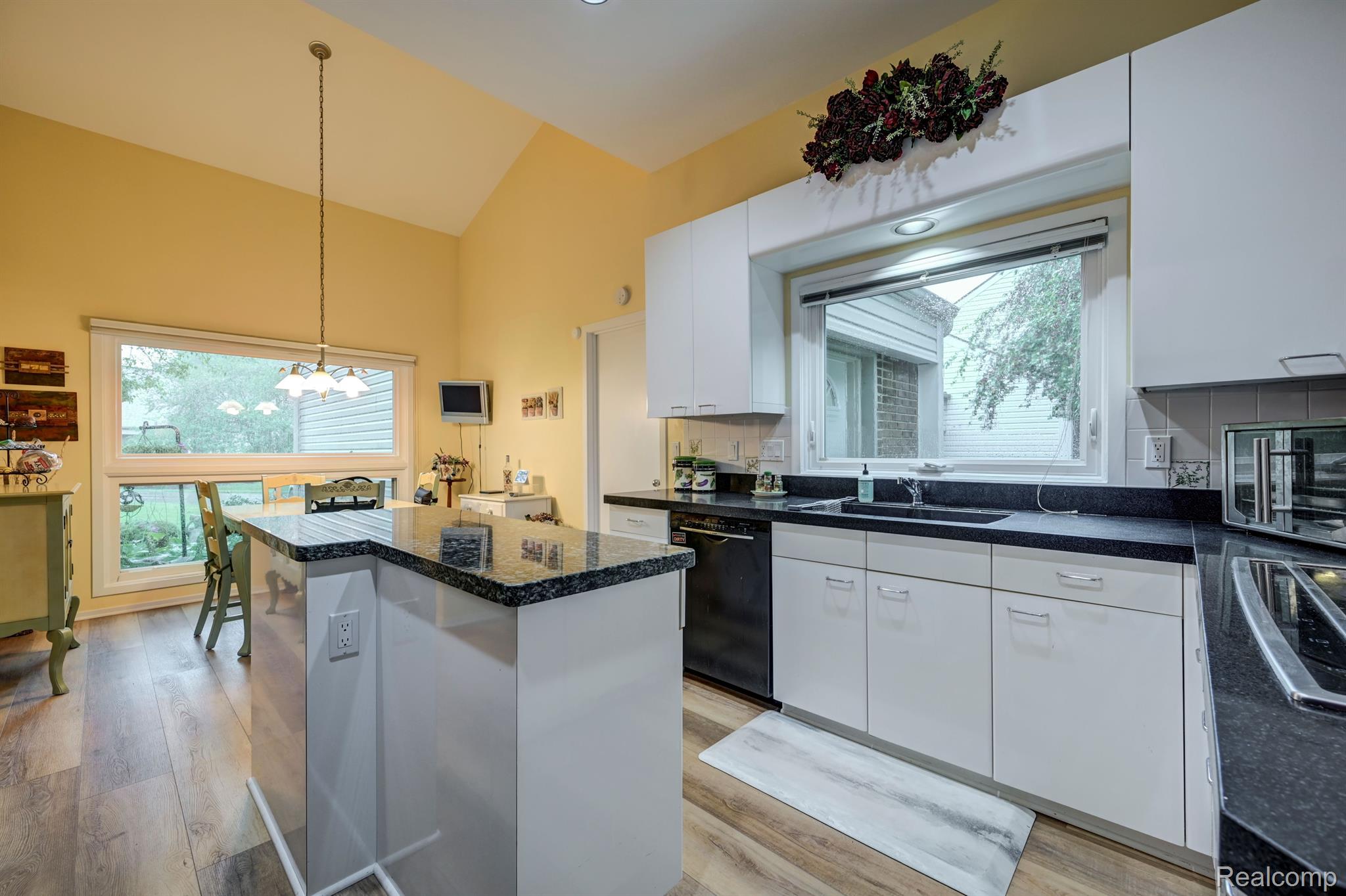 5272 Simpson Lake Road West Bloomfield, MI 48323 - Photo 12 of 29 Gallery Image 12