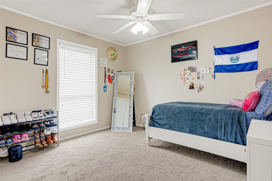 14724 Perthshire Road, Unit C Houston, TX 77079 - Photo 20 of 29 Large secondary bedroom.