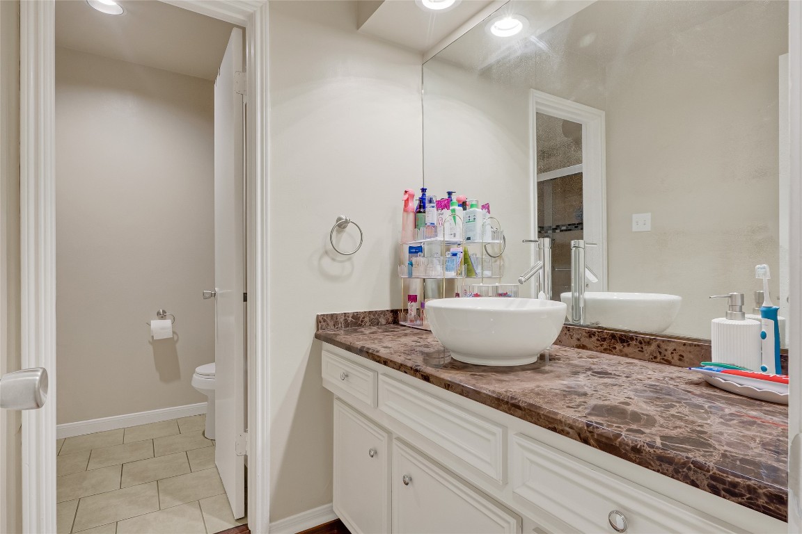 14724 Perthshire Road, Unit C Houston, TX 77079 - Photo 22 of 29 Secondary restroom upstairs.