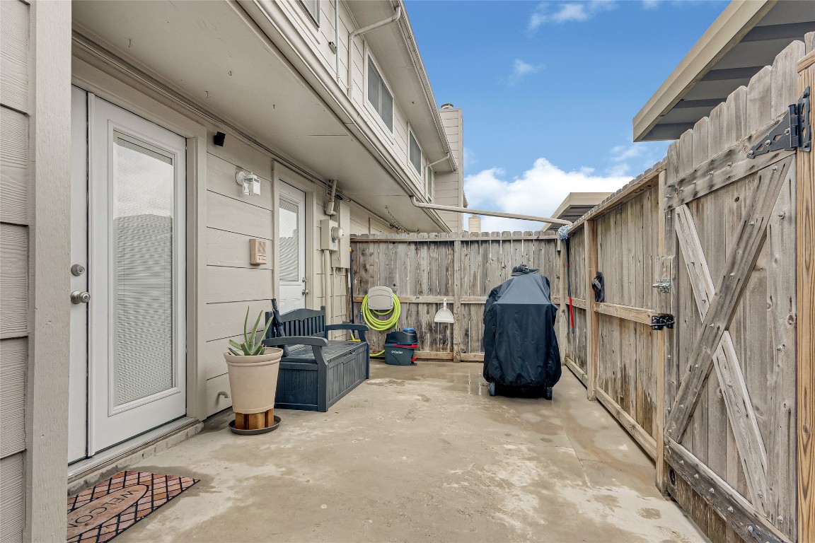 14724 Perthshire Road, Unit C Houston, TX 77079 - Photo 26 of 29 Large private patio.