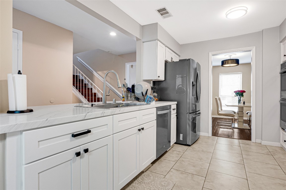 14724 Perthshire Road, Unit C Houston, TX 77079 - Photo 6 of 29 Plenty of storage space in this beautiful kitchen.