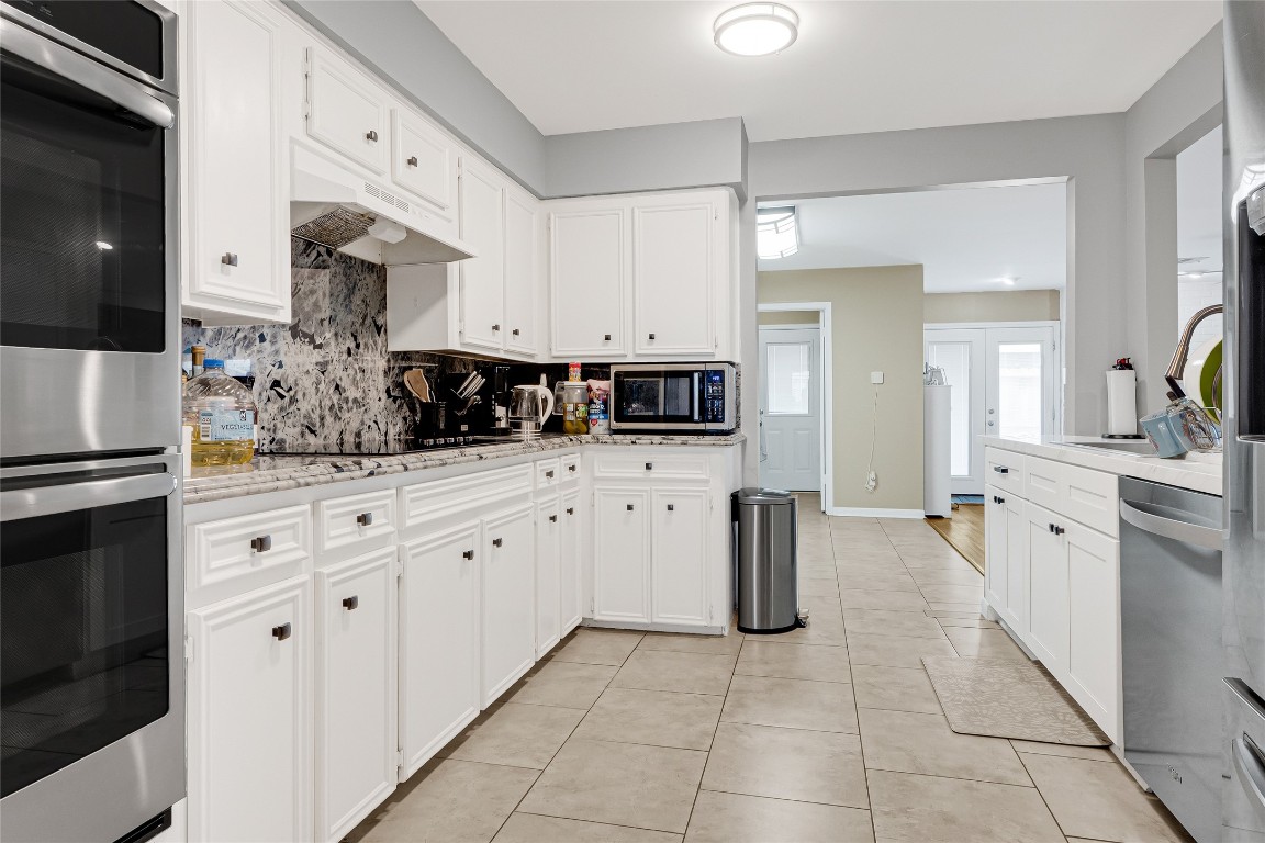 14724 Perthshire Road, Unit C Houston, TX 77079 - Photo 8 of 29