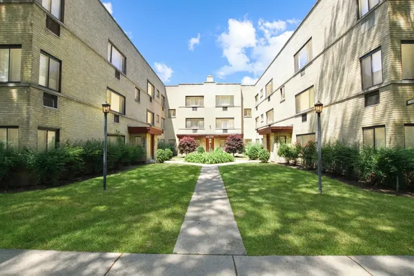 $119,500 | 2044 West Jarvis Avenue, Unit 3G, Chicago, IL 60645