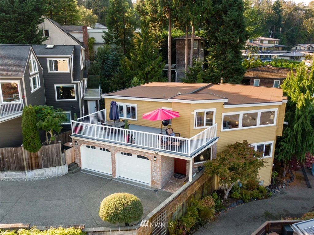 3758 West Commodore Way Seattle, WA 98199 - Photo 1 of 40 Gallery Image 1