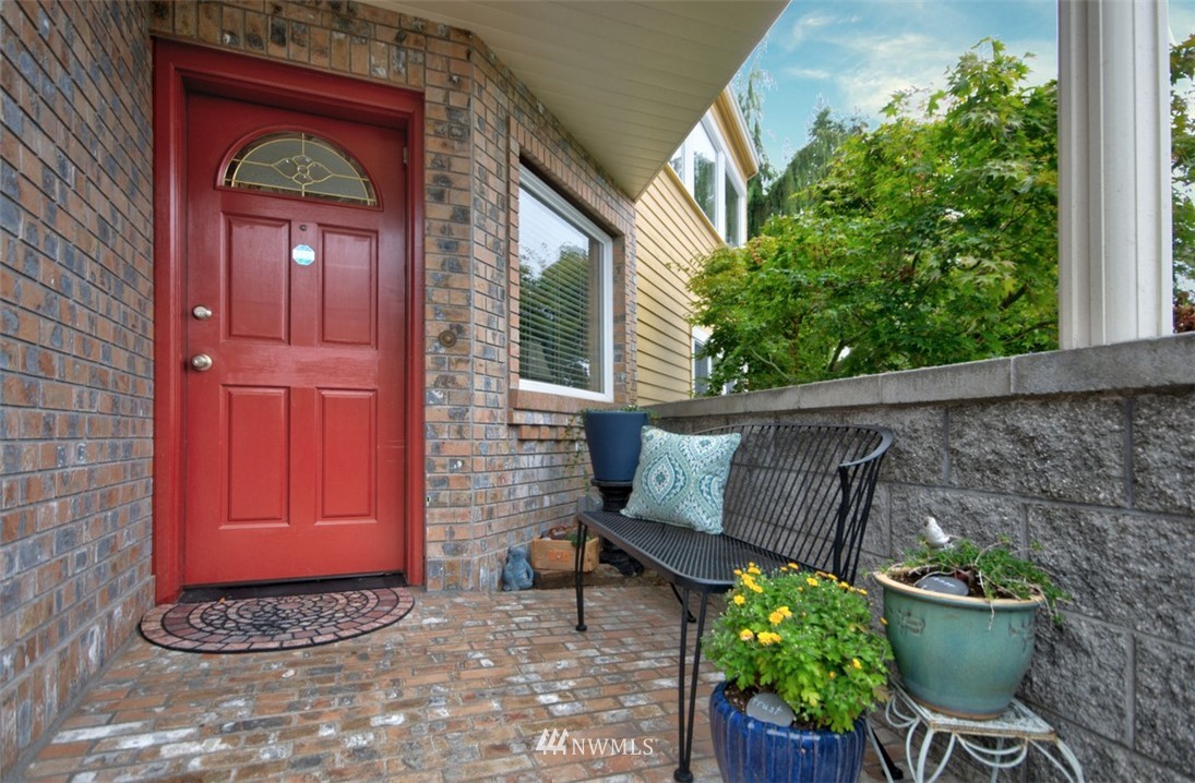 3758 West Commodore Way Seattle, WA 98199 - Photo 2 of 40 Gallery Image 2
