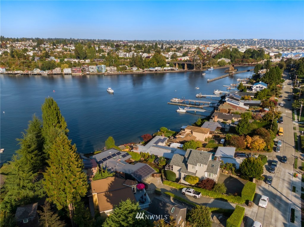 3758 West Commodore Way Seattle, WA 98199 - Photo 14 of 40 Gallery Image 14
