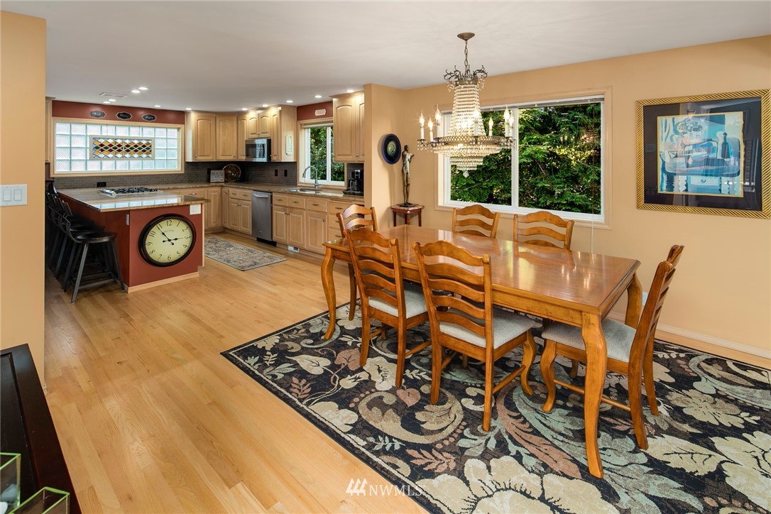 3758 West Commodore Way Seattle, WA 98199 - Photo 17 of 40 Gallery Image 17