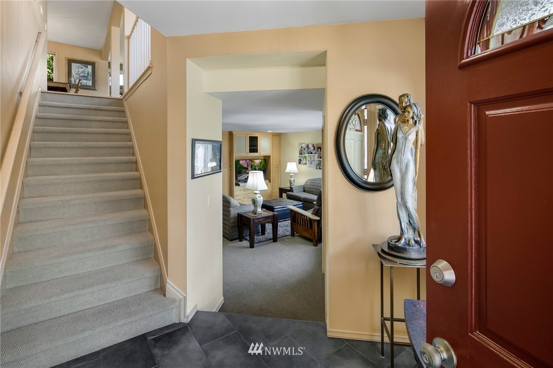 3758 West Commodore Way Seattle, WA 98199 - Photo 3 of 40 Gallery Image 3